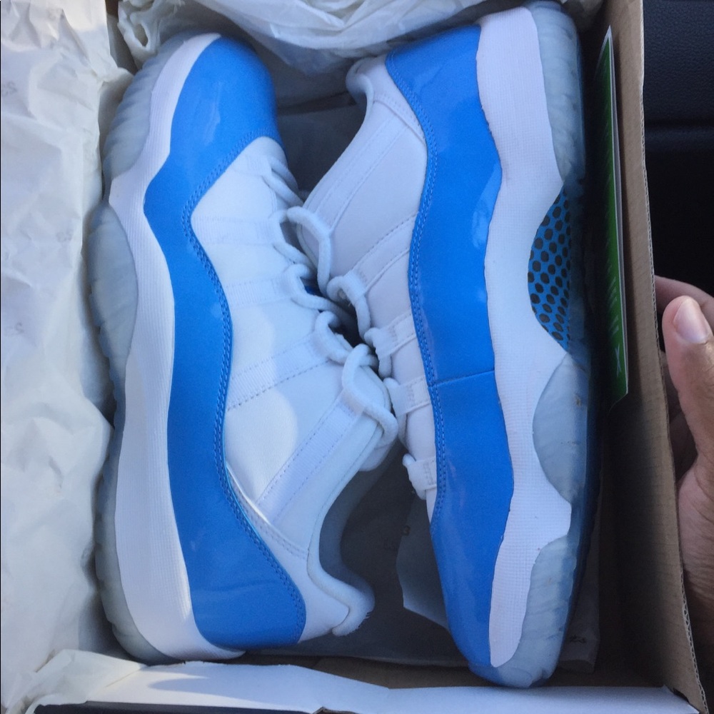 University blue low Jordan’s 11 size 10